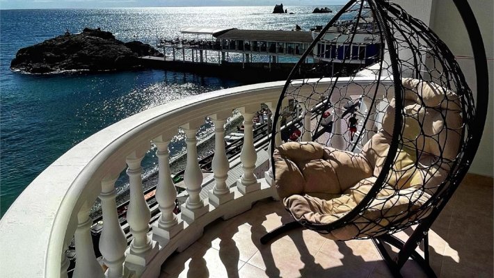 Improved layout with sea view